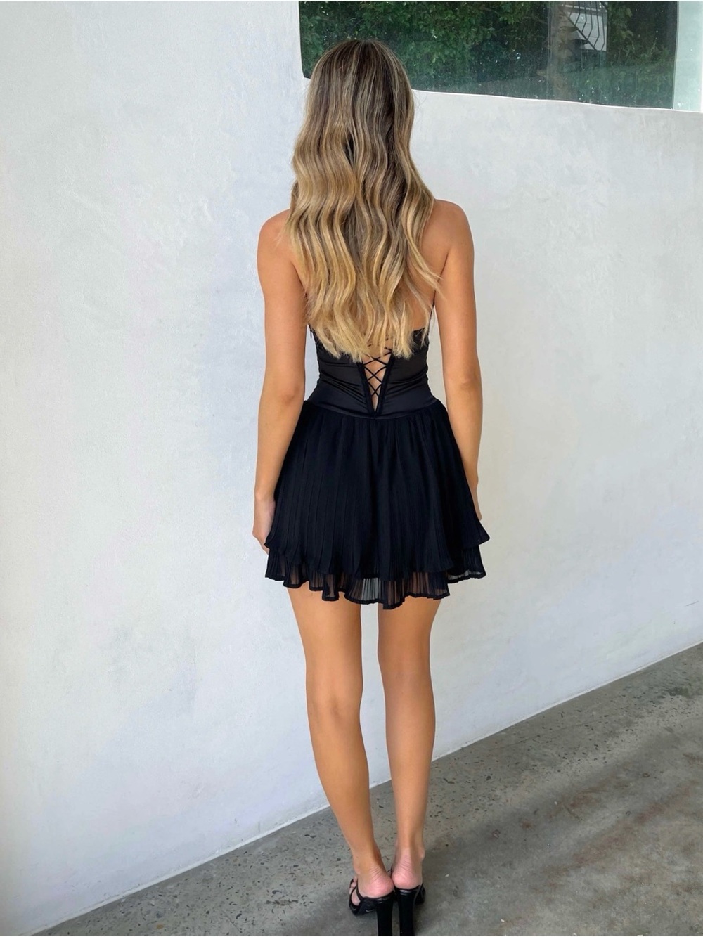 Sexy Black Lace Halter Mini Dress with Pleated Skirt - Picture 4 of 4